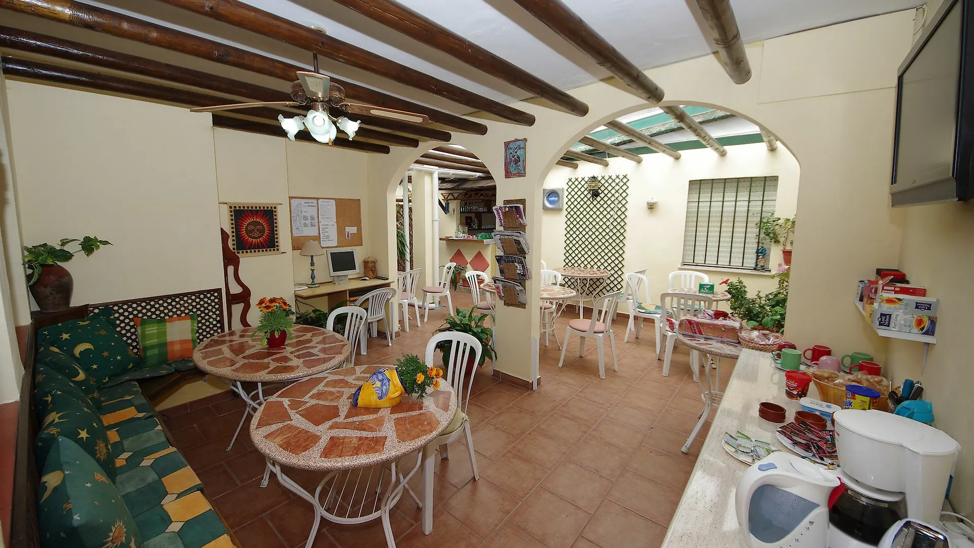 בית הארחה נרחה Hostal Azahara ספרד